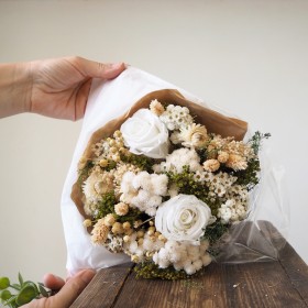 Bouquet de fleurs séchées blanc et crème – composition romantique Deco-Vegetale