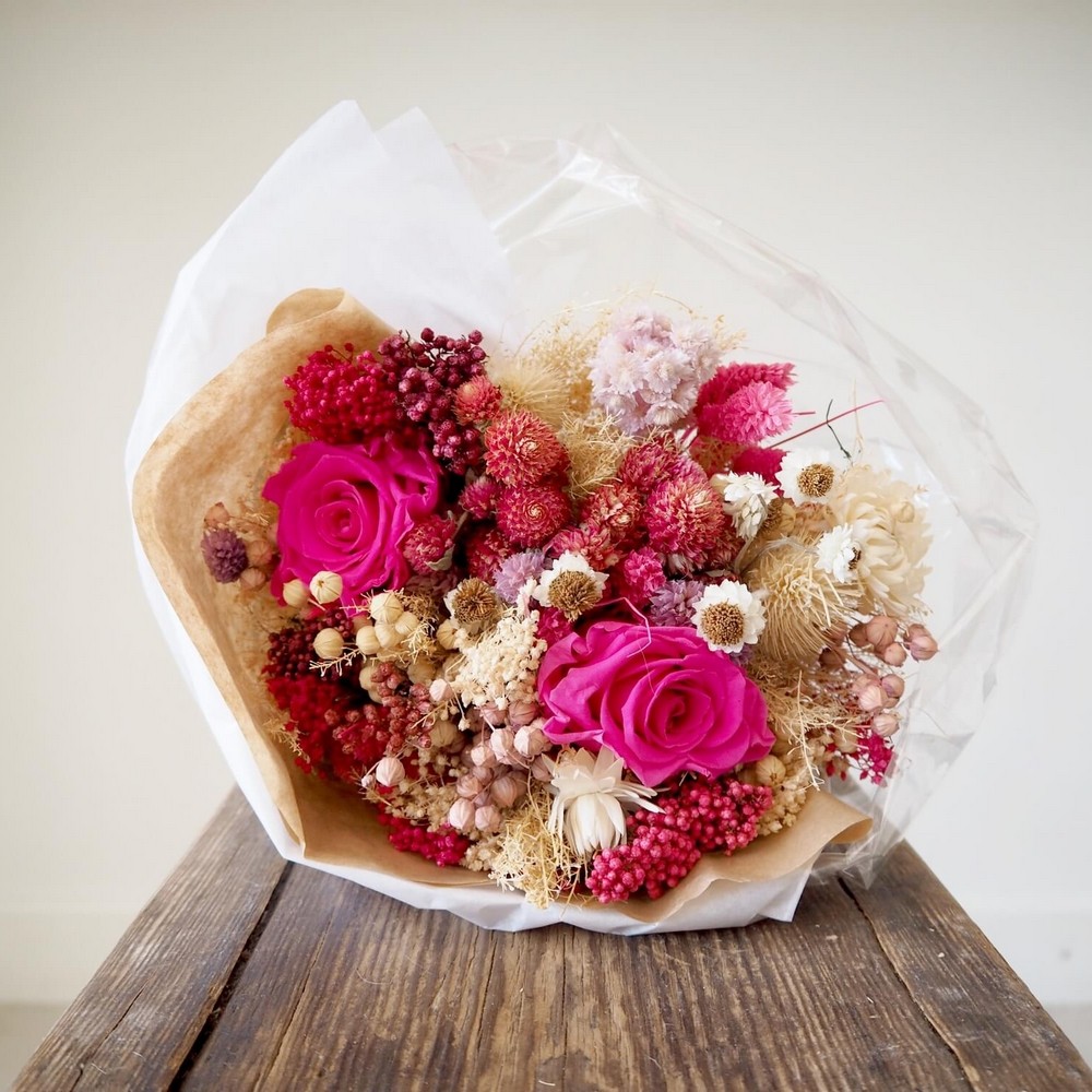 Bouquet de fleurs séchées fushia – composition bohème chic Deco-Vegetale