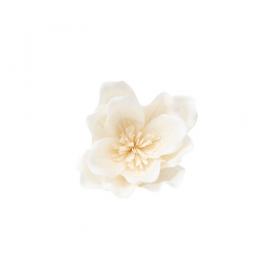 Gros plan sur une fleur de sola Magnolia artisanale en bois