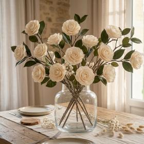 Bouquet de fleurs de sola Camélia dans un vase en verre sur une table
