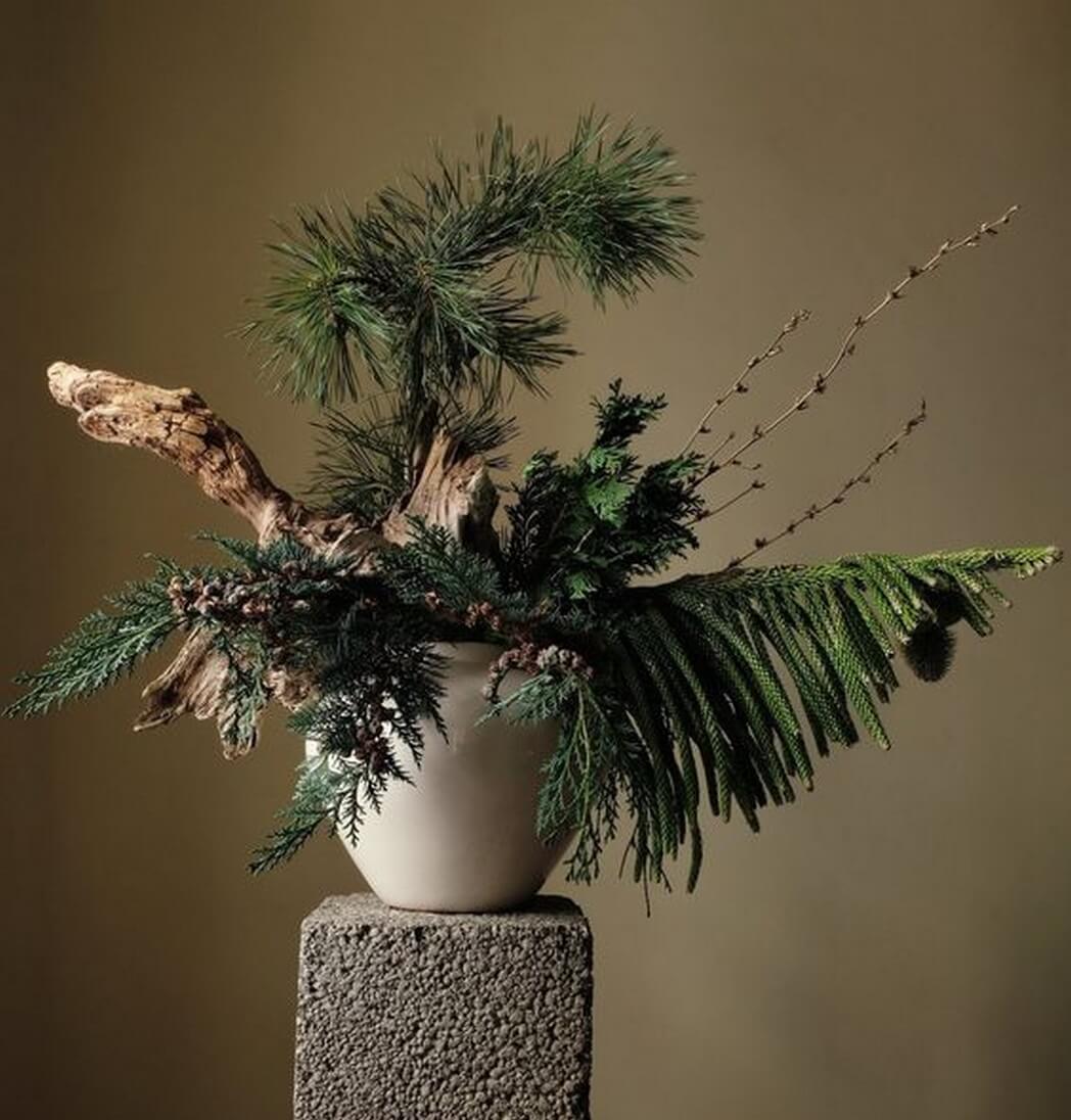 ikebana en plantes stabilisées et bois flotté