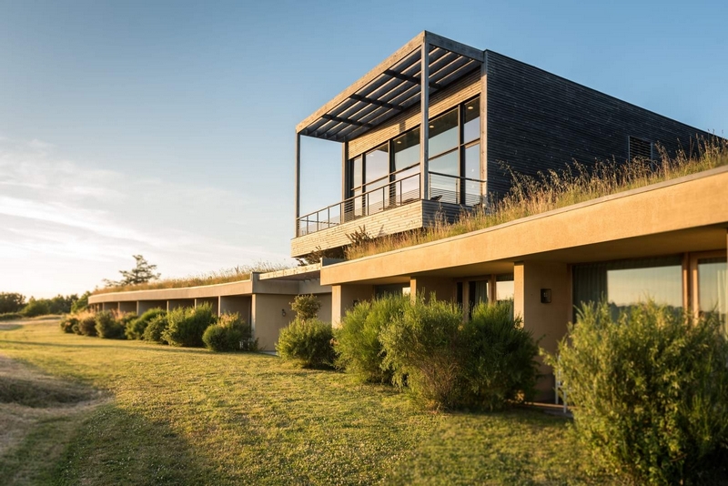 Vue extérieure du bâtiment principal de La Grée des Landes