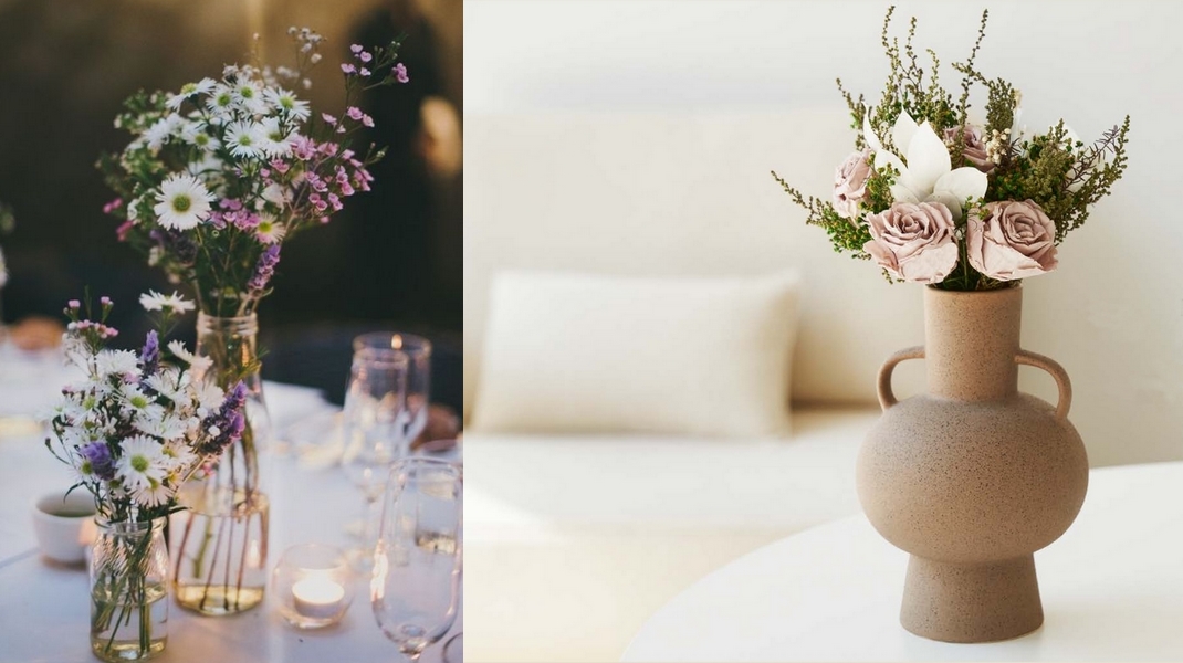 Vase en terre cuite avec fleurs disposé dans un salon clair