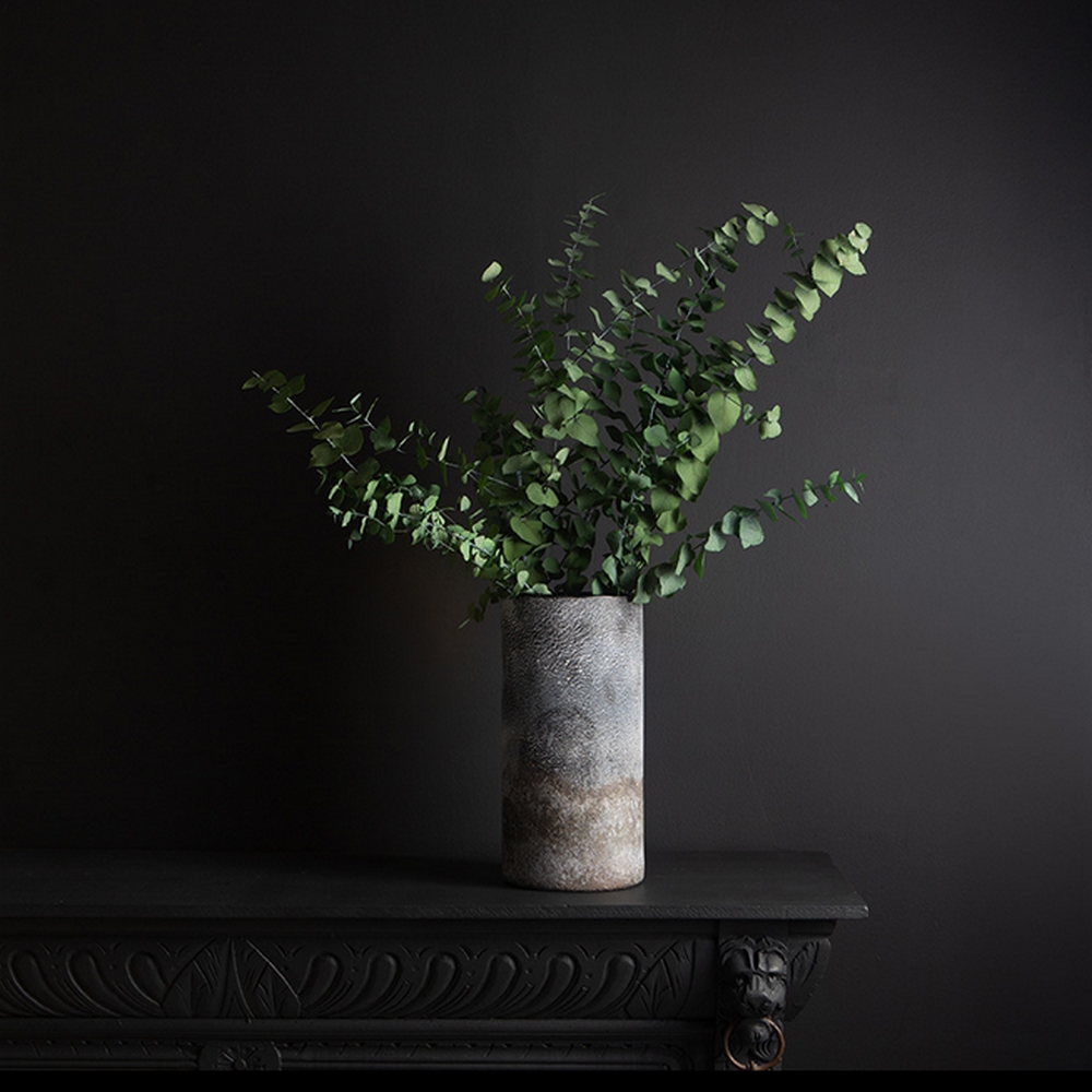 bouquet d'eucalyptus stuartiana stabilisé et pot en pierre